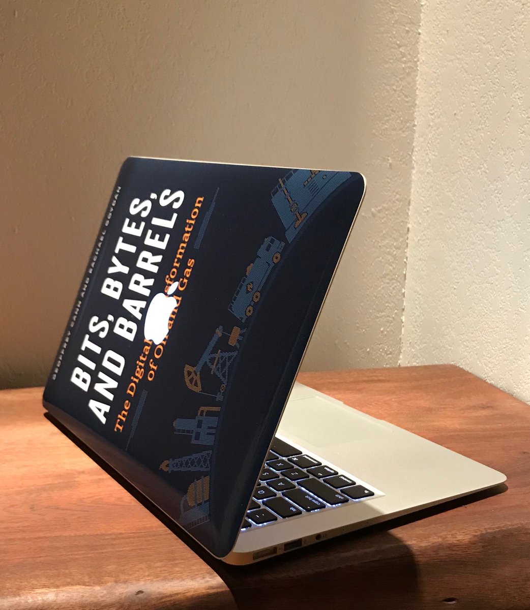 geoffreycann's tweet photo. Sweet new laptop jacket! #bitsbytesbarrels ⁦@PageTwoBooks⁩ ⁦@j_finkelstein⁩ ⁦@TrenaWhite⁩ https://t.co/kcNwYikEEB