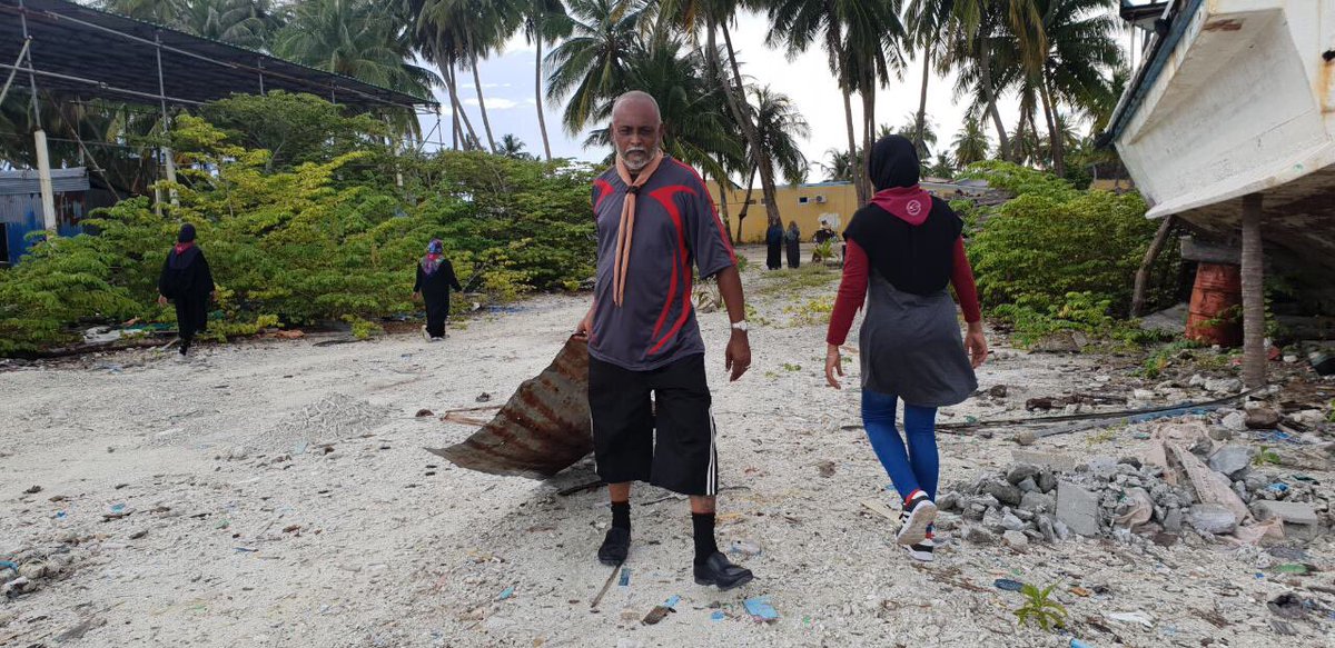 ScoutsMaldives's tweet photo. #BULTC2019 Community Service. #BULTC2019-Central
#ScoutsofMaldives #ScoutsMV #AdultTraining #APRScouting #WorldScouting
@worldscouting @ScoutinginAPR @EducationMV @aisthly @MinYouthSports https://t.co/WqEAOenXKy