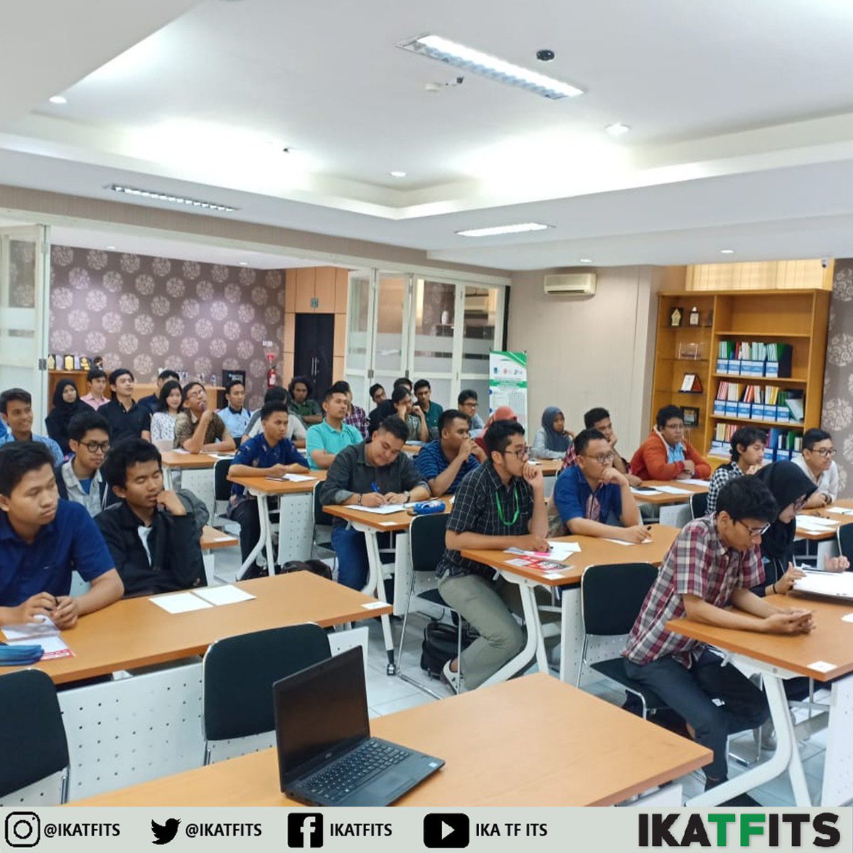 ikatfits's tweet photo. Selamat hari Jumat!
Buat yg pengen tau gmn keseruan Kuliah Profesi kemarin, ternyata banyak bgt mahasiswa yang antusias!! Kira kira kalo diadakan lagi, temanya mau apa nih?
#IKATFITS
#VIVATTF
#IKATFITSMENDUNIA https://t.co/gTA0XrP91a