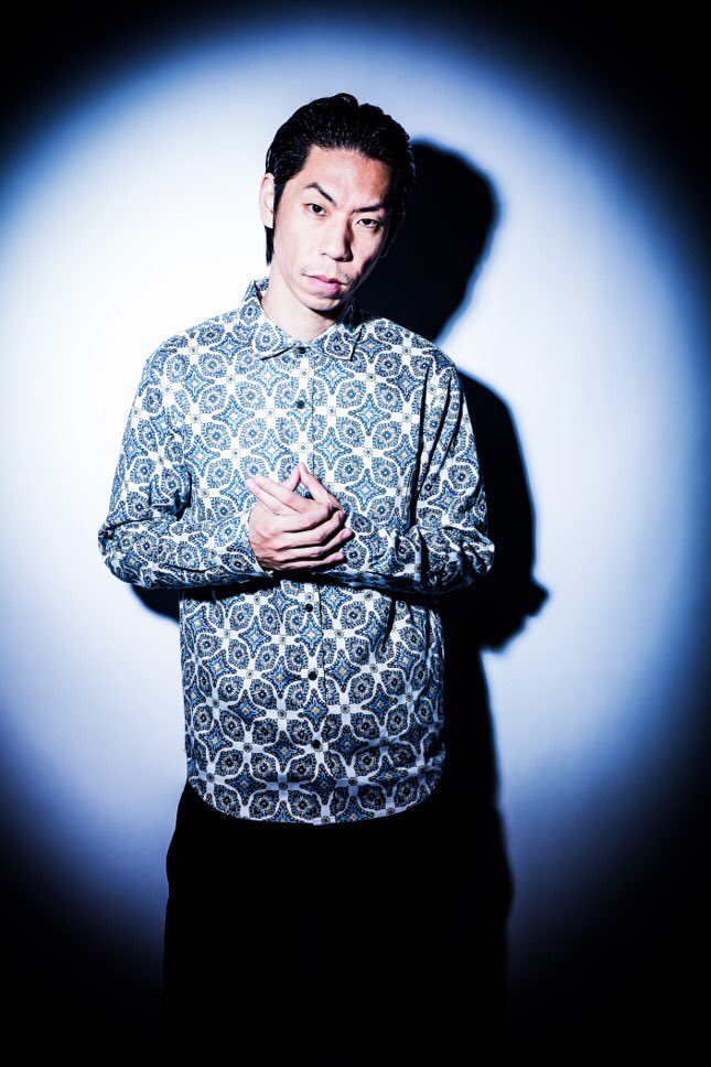 VAPEWORLD2018's tweet photo. 痺れるパンチラインを放つ
フリースタイルダンジョン活躍中の
《呂布カルマ氏》との
コラボシャツ。
ぜひ、チェックワン・ツーで。
HPにて掲載中です！
HP>>>>https://t.co/83CBmhLhWM

#呂布カルマ 氏
#フリースタイルダンジョン 
#vapeworld
#新秋津
#フリースタイルダンジョン https://t.co/b6SCK6YMqB