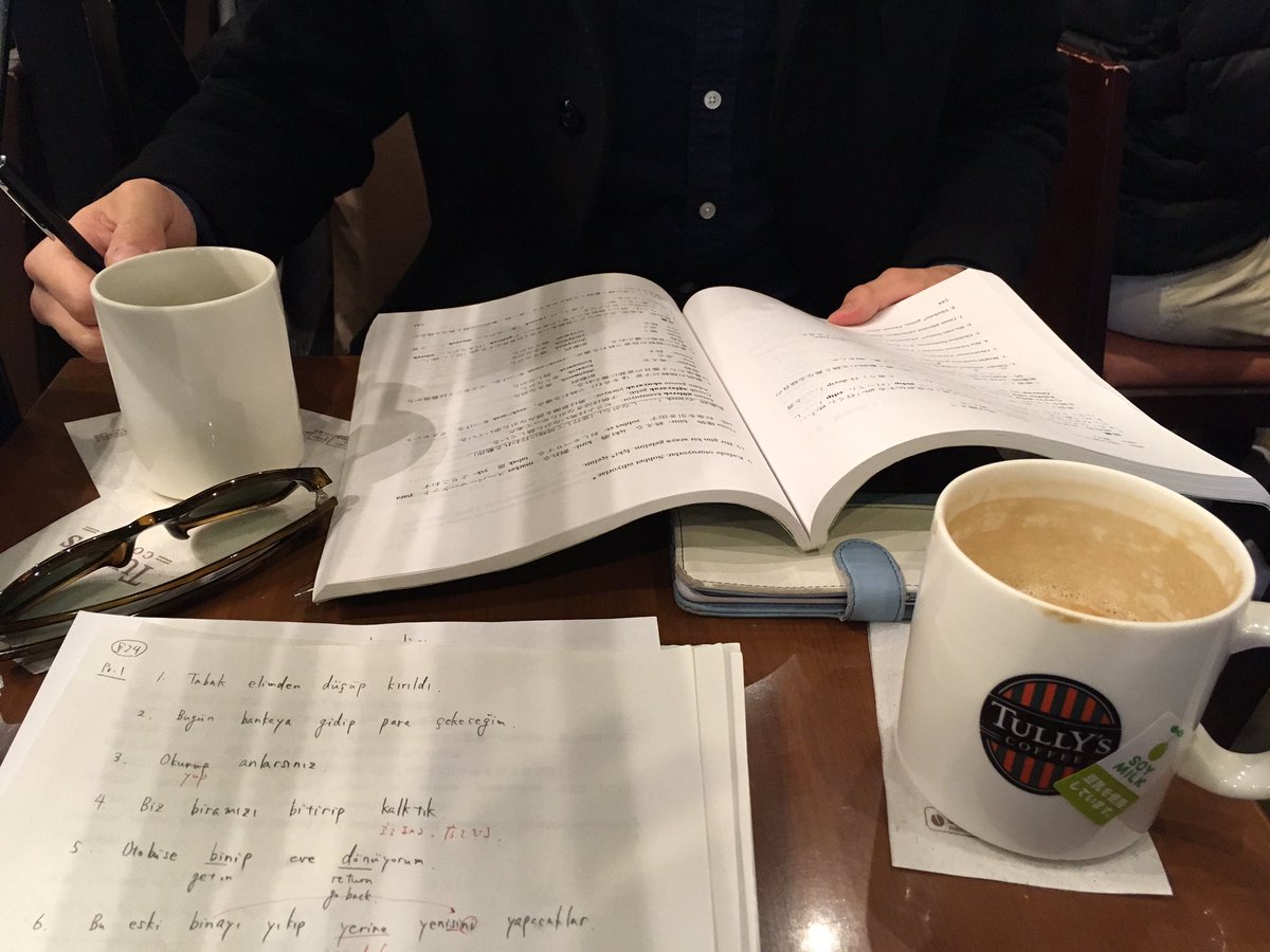 komaba_language's tweet photo. 昨日欠席したメンバーのために、カフェで #トルコ語 の補講をしています！
駒場語学謎研究会は少人数なのできめ細かいサポートがウリです^_^ https://t.co/dAlxASchzV