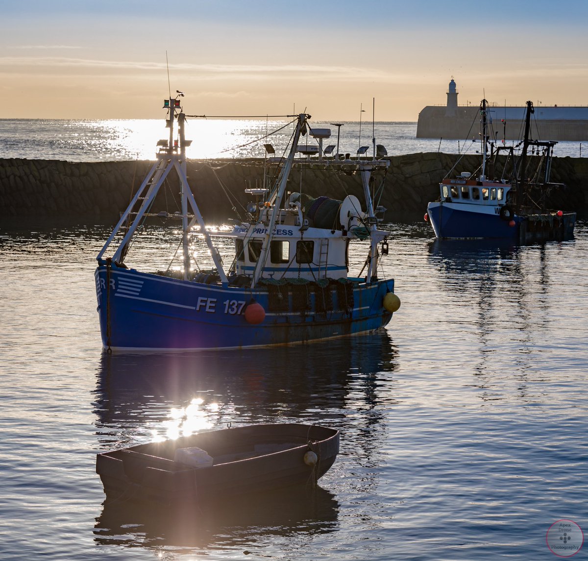 Early morning sun over Folkestone harbour. 
.
.
.
.
.
#harbourview #dock #docks #boatlife #boats #boatlifestyle #boatfishing #fishingboats #fishingaddict #fishinglifestyle #tide #coastlife #sunriseoftheday #fireinthesky #sunrisecolors #sunriselover