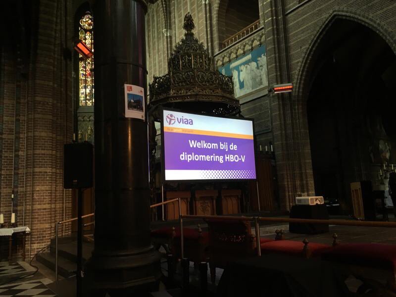 Gisteren zijn 46 bachelor nurses afgestudeerd op viaa. De eerste lichting die het nieuwe programma bn2020 hebben gevolgd. Robertha Langenberg - directeur hbo v - roemde het werkveld voor hun betrokkenheid bij het opleiden van deze professionals! #partners#bedankt#hbov#viaa