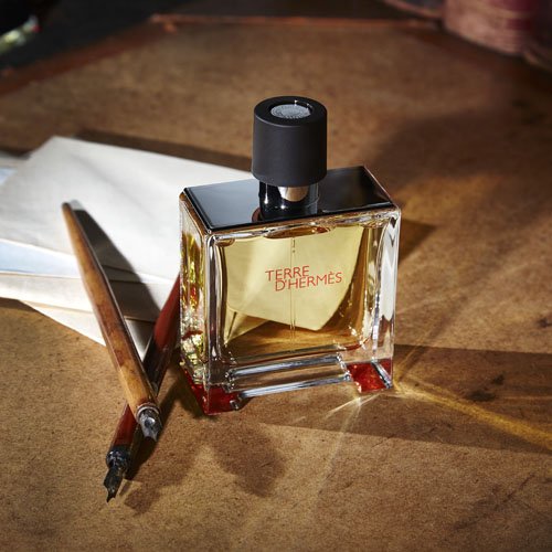 SAY IT WITH FRAGRANCE! 
With VALENTINE’S DAY just around the corner boost your charm and confidence, your magnetism and mystery, with a cologne that speaks for you.
Read more here: mrdoveton.com/say-it-with-fr…