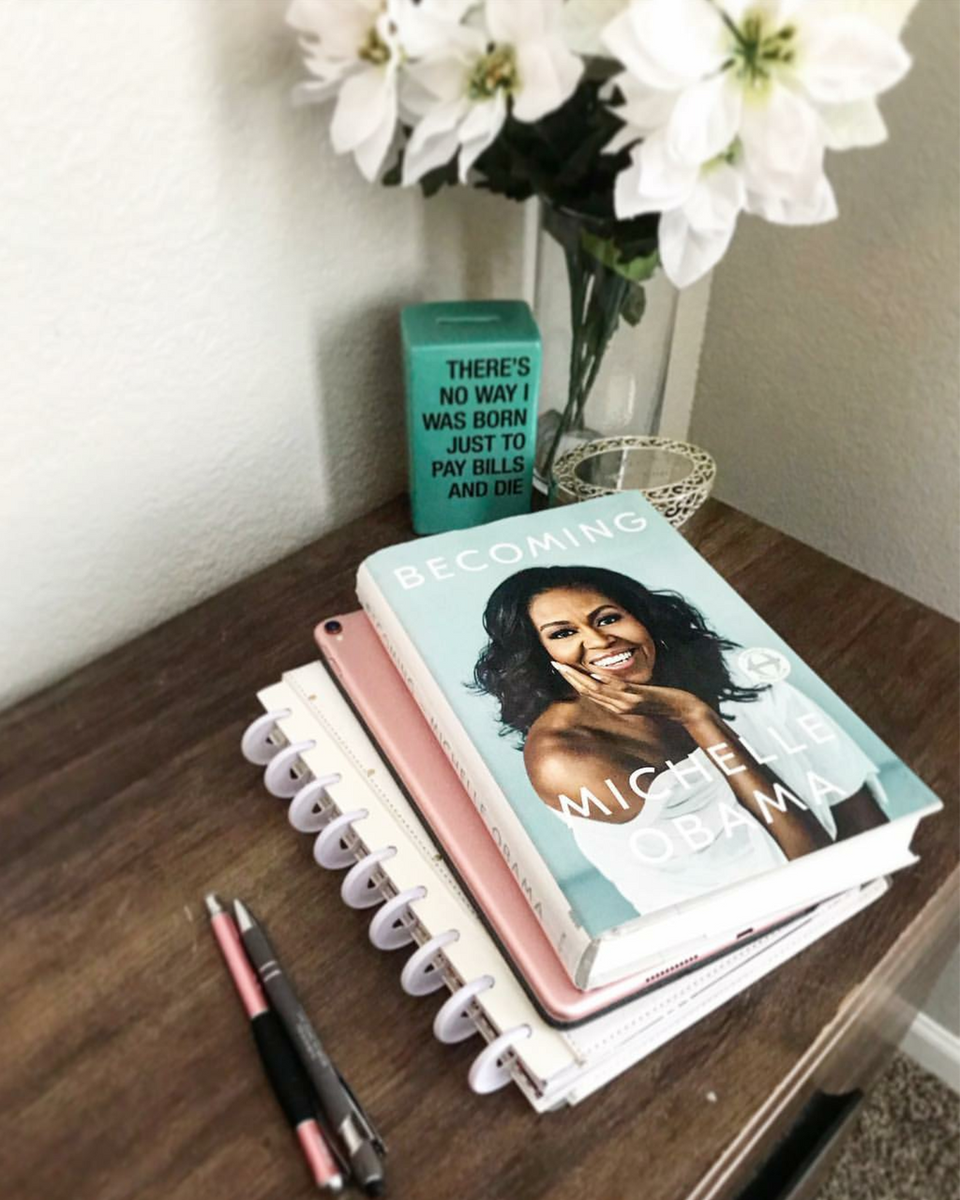 Dopaminepod's tweet photo. Maria's top content 2018 |
๐ Becoming, Michelle Obama
๐ One hundred years of solitude by Gabriel Garcia Marquez
๐ Radical Candour by Sheryl Sandberg
.
.
.
#bookish #topreads2018 #booknerd #bookstagram #radicalcandor #becomingmichelleobama #onehundredyearsofsolitude https://t.co/dU82JLSyMY