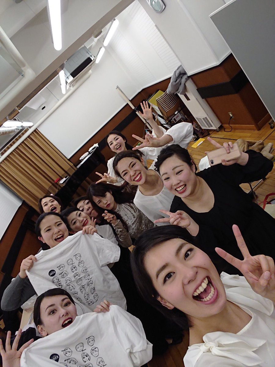 omurachi1117's tweet photo. 二期会63期本科、修了試演会終わりました〜🥺
宮本クラスは愛に溢れすぎたクラスでした！！ほんとーにこのクラスで良かった！！
終わるのが寂しすぎるな〜〜

#後期課題は #ナクソス島のアリアドネ #ツェルビネッタ #マノン #マスネ #リヒャルトシュトラウス #clubmax https://t.co/iZJljTCSGp