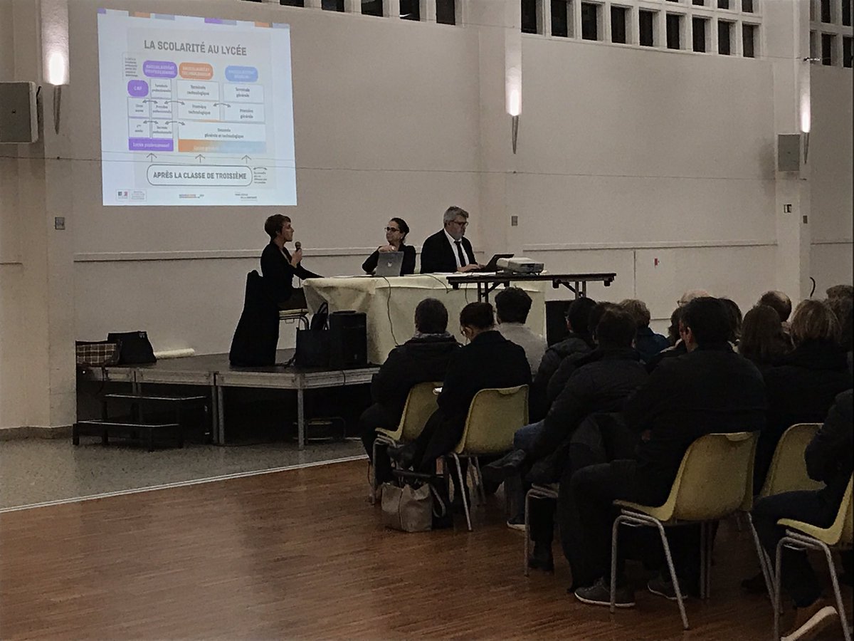 Pour clôturer la journée consacrée à l’orientation, les familles et les élèves de 3 éme du bassin Saint-Lois rencontrent les Proviseurs des lycées en présence de La Directrice Académique de le Manche, de l’Inspecteur orientation  et de la Directrice du CIO.#Parcoursavenir