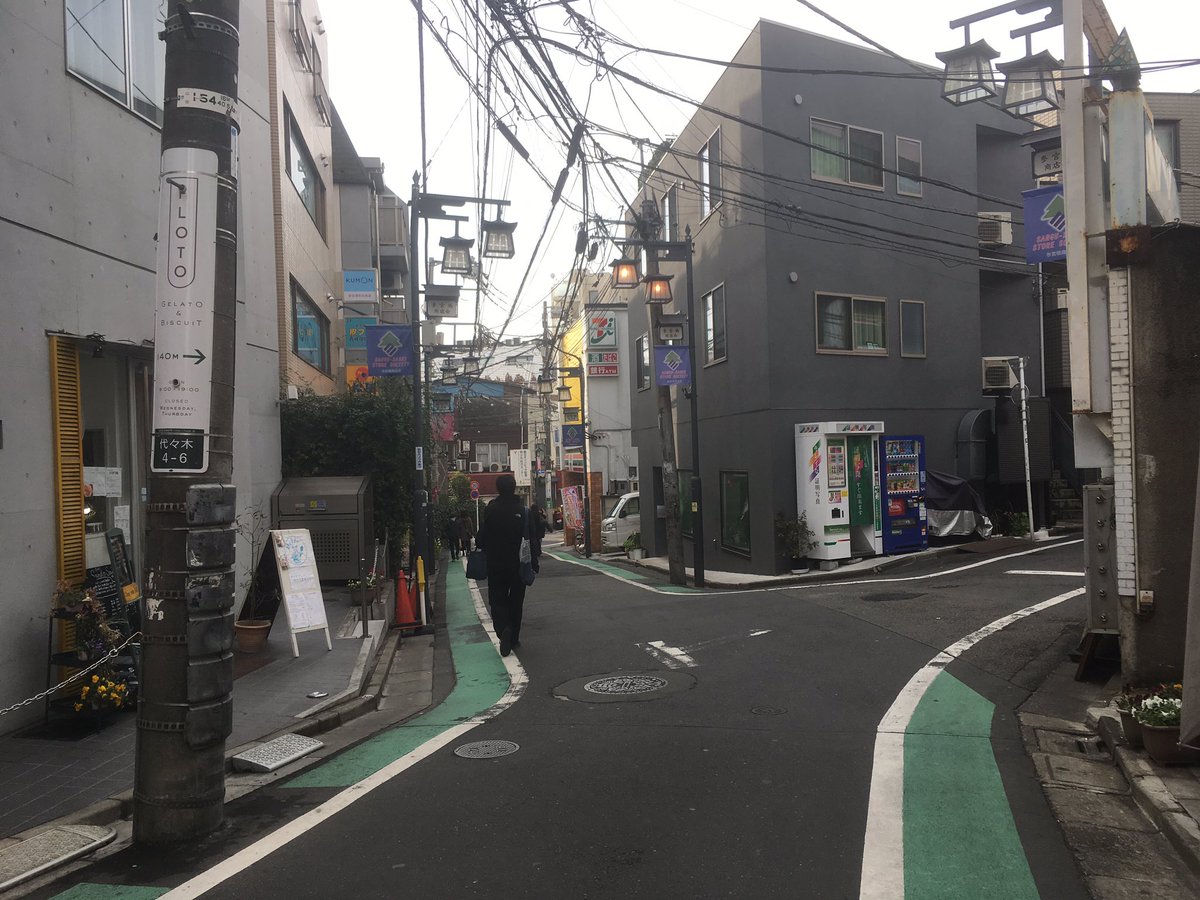 teaparty_act's tweet photo. 【お茶会への道のり】
小田急参宮橋駅〜参宮橋トランスミッション

①参宮橋駅の改札を出ます。(ひとつしかありません)

②左に進みます。

③ココカラファインまでまっすぐ進んだら、

④セブンイレブンのある左側の道に曲がります。 https://t.co/IDXVpq4KB2