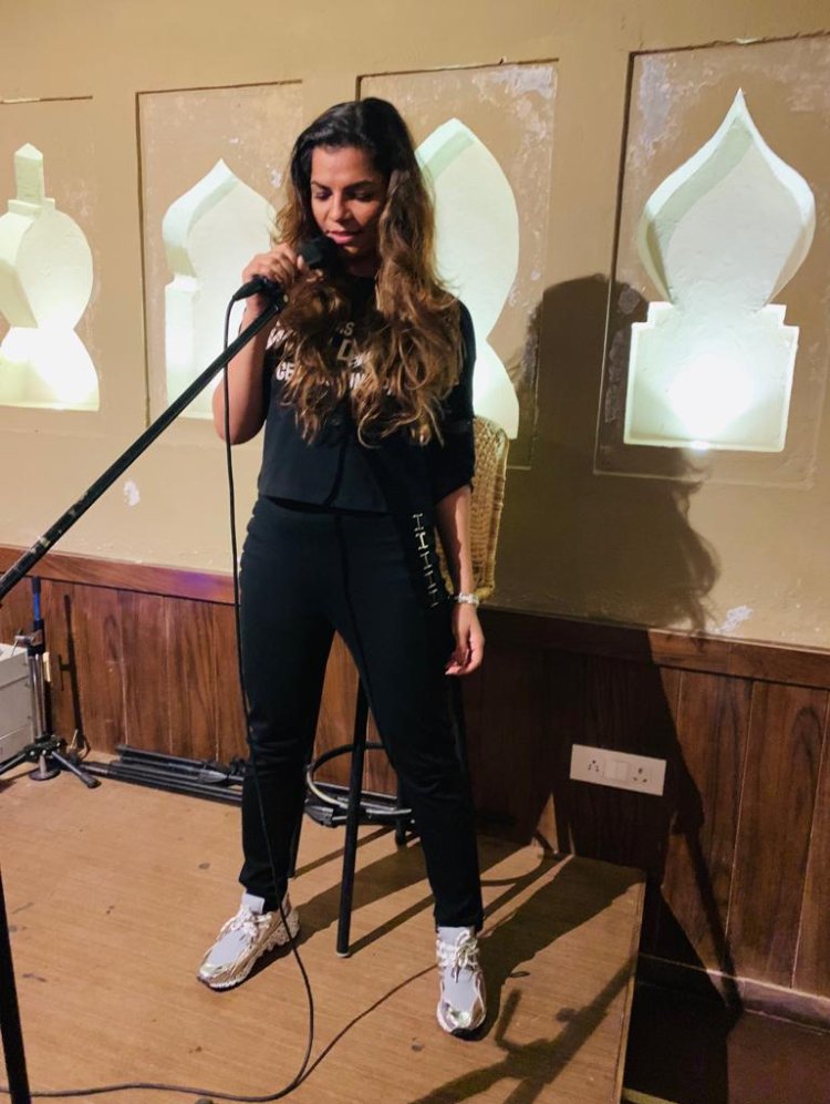 mamtamuzik's tweet photo. Outside the comfort zone is where the magic happens🎙️
#MamtaSharma #PassionateSinger #BollywoodCelebs #SingingBliss https://t.co/pbyvwFzRmP