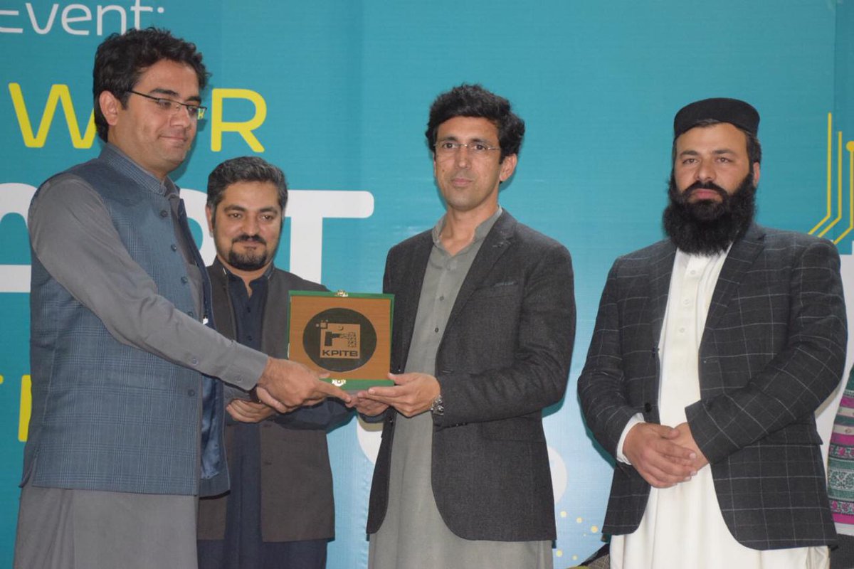 ShahramKTarakai's tweet image. خیبر پختونخوا انفارمیشن ٹکنالوجی بورڈ اور سٹی ڈسٹرکٹ گورنمنٹ کے مابین پشاور شہر کو اسمارٹ سٹی بنانے کے لیے مفاہمتی یاداشت پر باضابطہ طور پر دستخط کردیئے گئے جس کے نتیجے میں پشاور شہر میں ڈیجیٹل کمپلیکس کا قیام عمل میں لایا جائے 
#KPKUpdates #SmartCity #TechDrivenKP