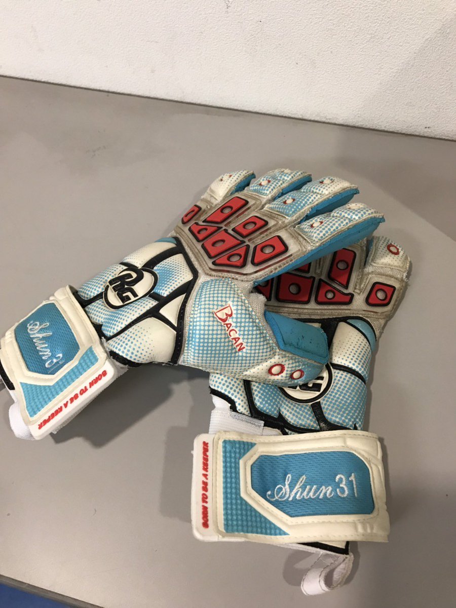 大分トリニータ 高木駿選手が使用していたサイン入りグローブを抽選で