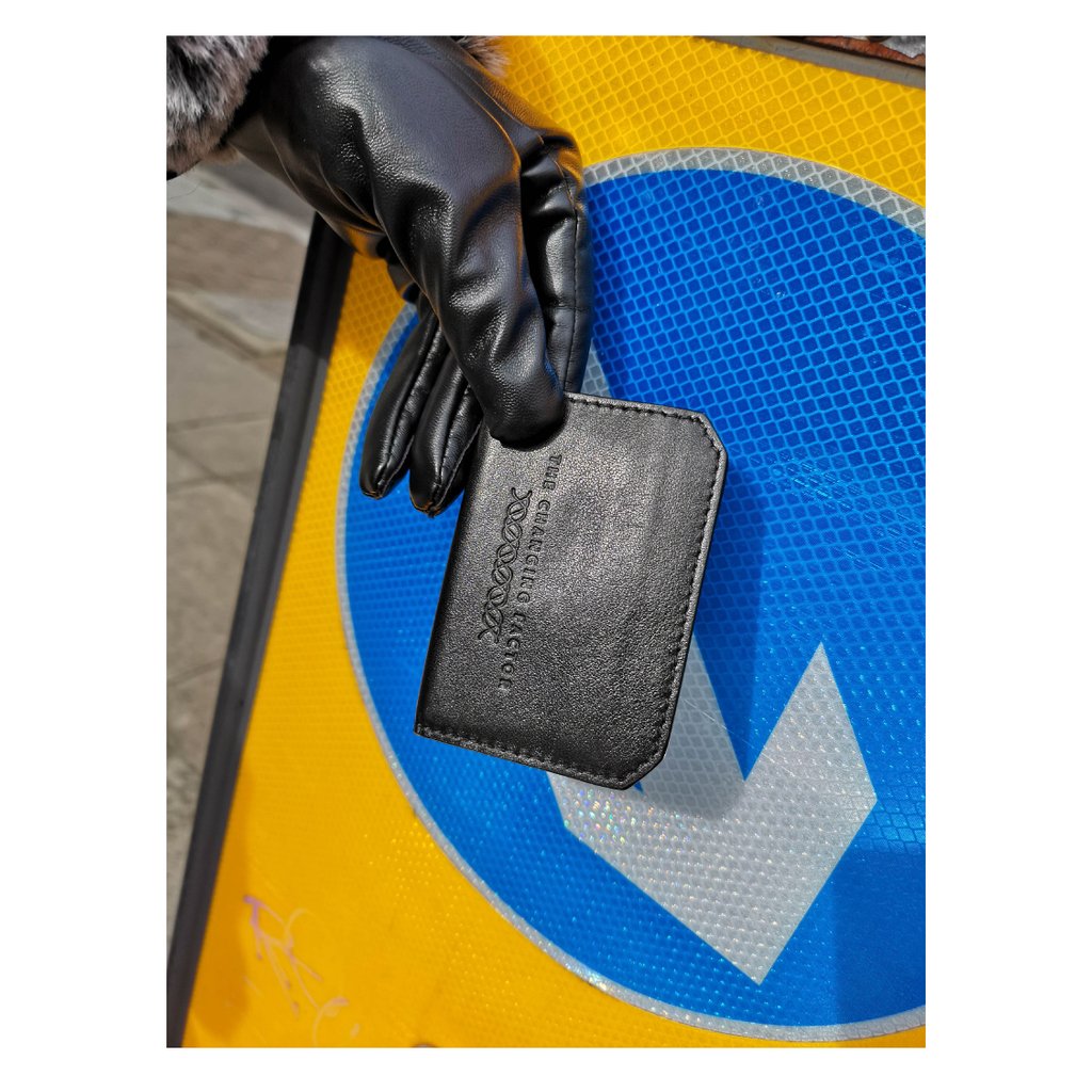 Alien Card Holders

#womens #accessories #sale