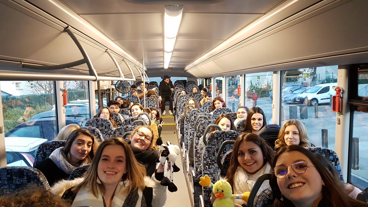 Perrined0's tweet photo. Bonjour, Nous sommes les nouvelles mascottes du BTS Tourisme, Coin-Coin et Mumu🦆🐄. Aujourd'hui, avec les étudiants nous partons pour une journée à Toulouse durant laquelle les 2e année nous ferons visiter la ville Rose
C'est parti! @BTSTourismeAuch #btstourisme #visiteztoulouse https://t.co/sVjSCjz1m6