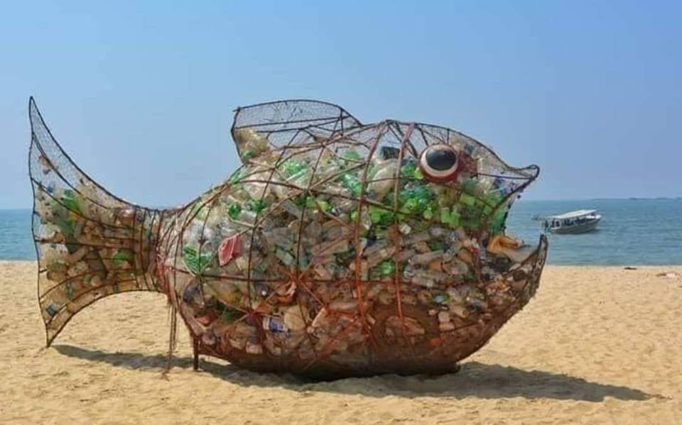 kristineb4's tweet image. Every beach needs one of these until such a time as plastic is banned on this earth.