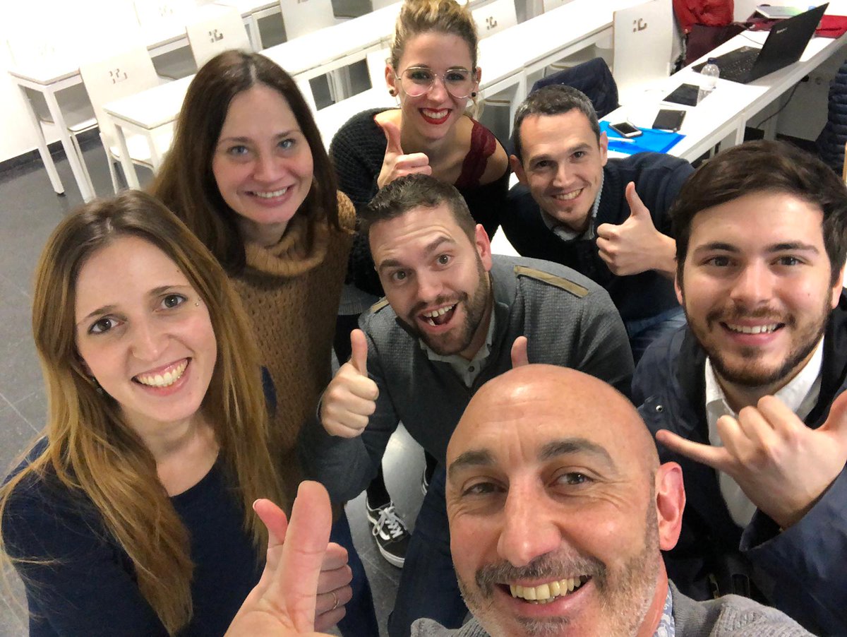 'Mide y vencerás' 📊 Gracias <a href="/vpeinadobcn/">Vanessa Peinado</a> (@crocretivo) por hacernos creer aún más en las analíticas web y mostrarnos las entrañas del SEO y Google Analytics. Ha sido muy 🔝 #TCMSMMD19