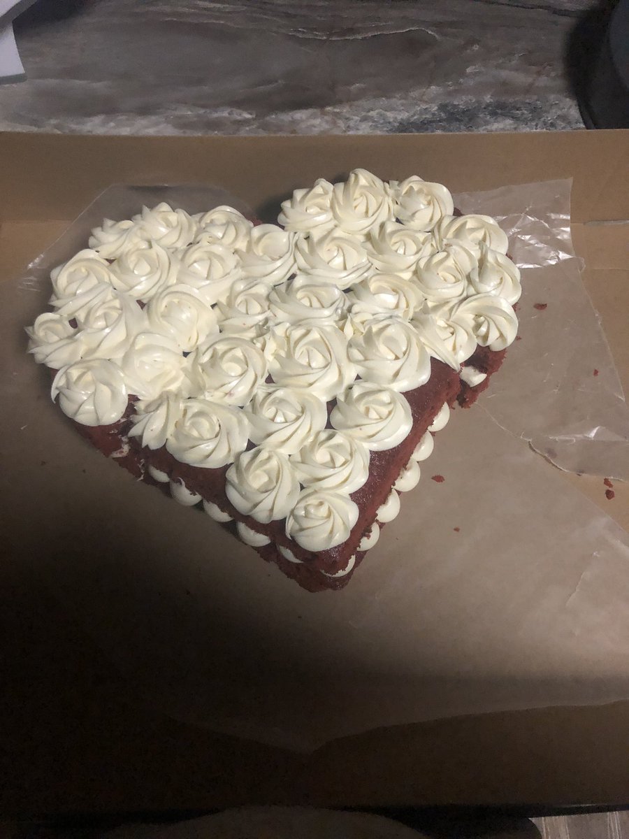 💕Love is in the air💕 Place your order for Valentine’s Day cupcakes or a heart cake!!! Dm or text me for prices #pvamu #pvamu19 #pvamu20 #pvamu21 #pvamu22