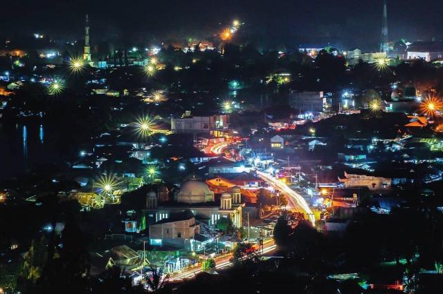 NightEarthCom's tweet photo. Poso, Sayo, Poso #Kota Sel., Kabupaten Poso, Sulawesi Tengah, #Indonesia: Poso is the main ... https://t.co/yP0bCkeLQ3 https://t.co/pTy5cksCN4