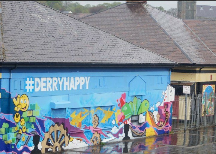ricardgoma's tweet photo. 'El mur maragda'. La construcció de la pau a Irlanda i la seva fragilitat enfront els impactes perturbadors del Brèxit #FreeDerry #DerryHappy
https://t.co/L3pIHtsb7p https://t.co/dQ5Nemkh2O