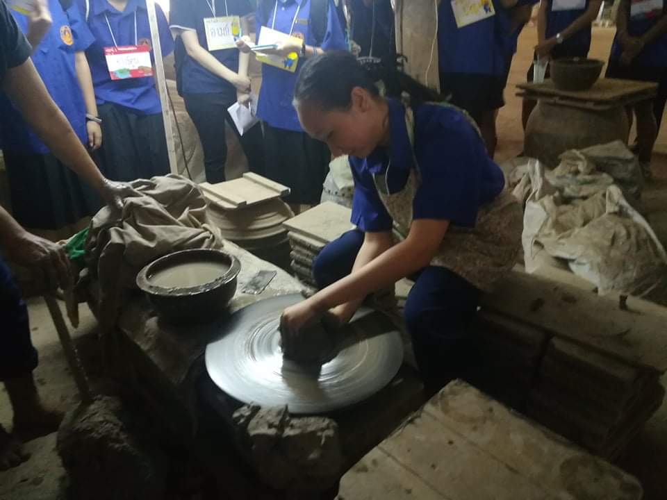 mwit_th's tweet image. ว้าว!!!!  เด็กๆ #MWIT ไปปั้นหม้อกันหรอ บอทก็อยากปั้นบ้างแต่นิ้วบอทใช้ปั้นลำบากจัง ฮือออ #ค่ายวิชาการ