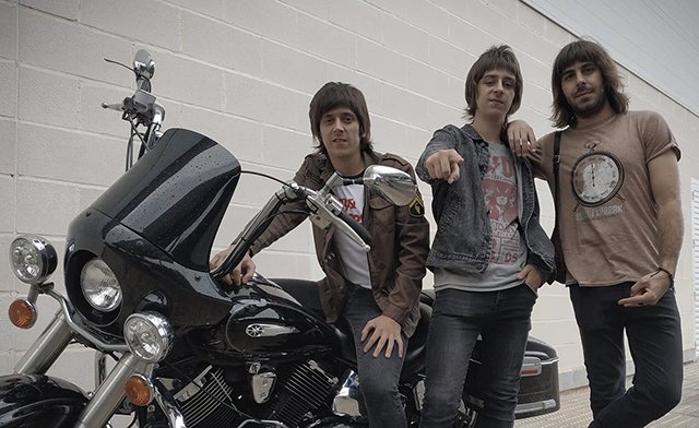 Los hermanos @Zerokoma_ versionan a ZZ Top en 'Gafas de Sol Baratas'. rockestatal.com/actualidad/los…