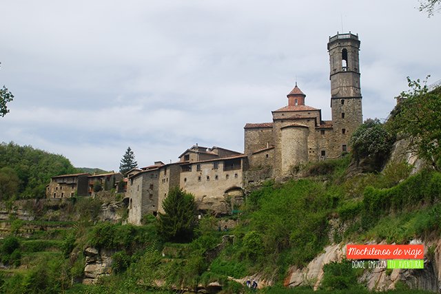 viajemochileros's tweet image. Llega el fin de semana y te proponemos una escapada rural por #Osona para disfrutar de dos pueblos con encanto medieval y mucha naturaleza: #Rupit y #Tavertet 👉bit.ly/2TCeaYQ #Viernes