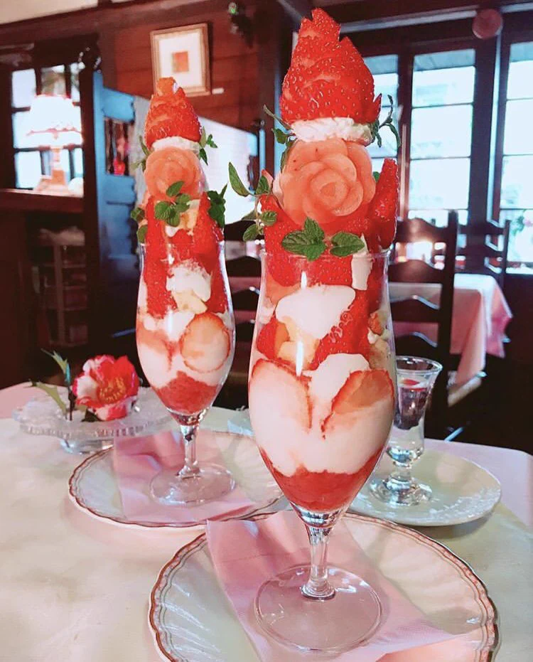 最高に美しい！！苺と薔薇のインスタ映えパフェ！！