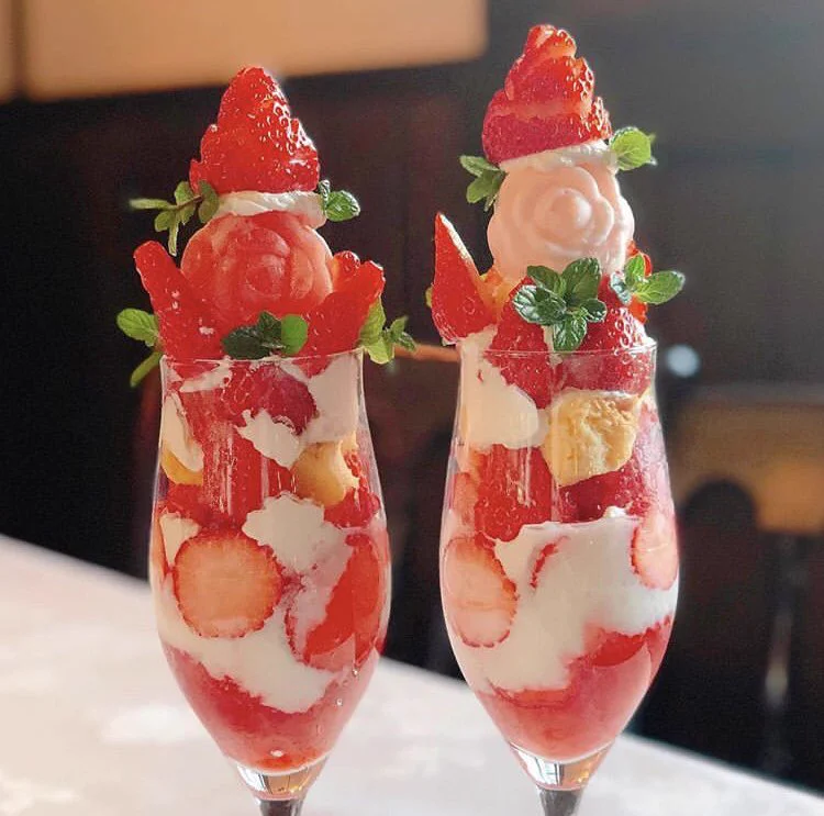 最高に美しい！！苺と薔薇のインスタ映えパフェ！！