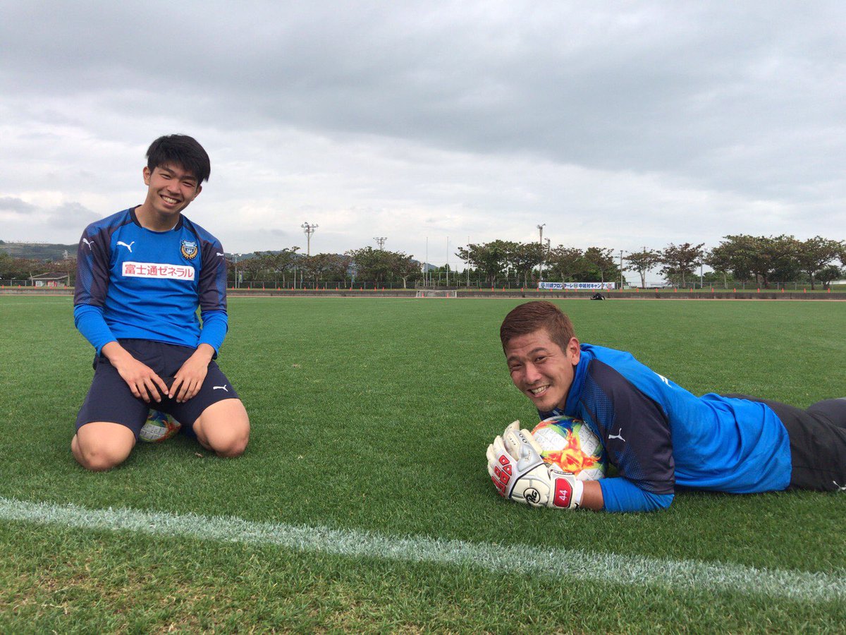 川崎フロンターレ على تويتر 少し時間があいてしまいましたが お昼頃 練習 後の取材も終えて 来てくださった皆さんへファンサービスをたっぷりと 明日の練習試合でお会いしましょう 広報 Frontale