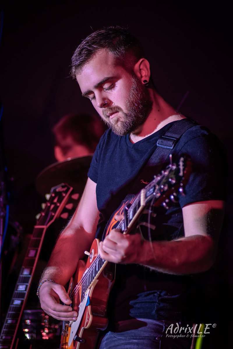 AdrixILE's tweet image. Quise probar algo distinto, seguir aprendiendo. Aproveché la invitación de un pequeño pero gran concierto @happyfreuds

Instagram
👉 instagram.com/adrixile👈

#javea #jávea #xabia #xàbia #musica #concierto #grupo #retrato #foto #fotografia #followers #followforfollowback