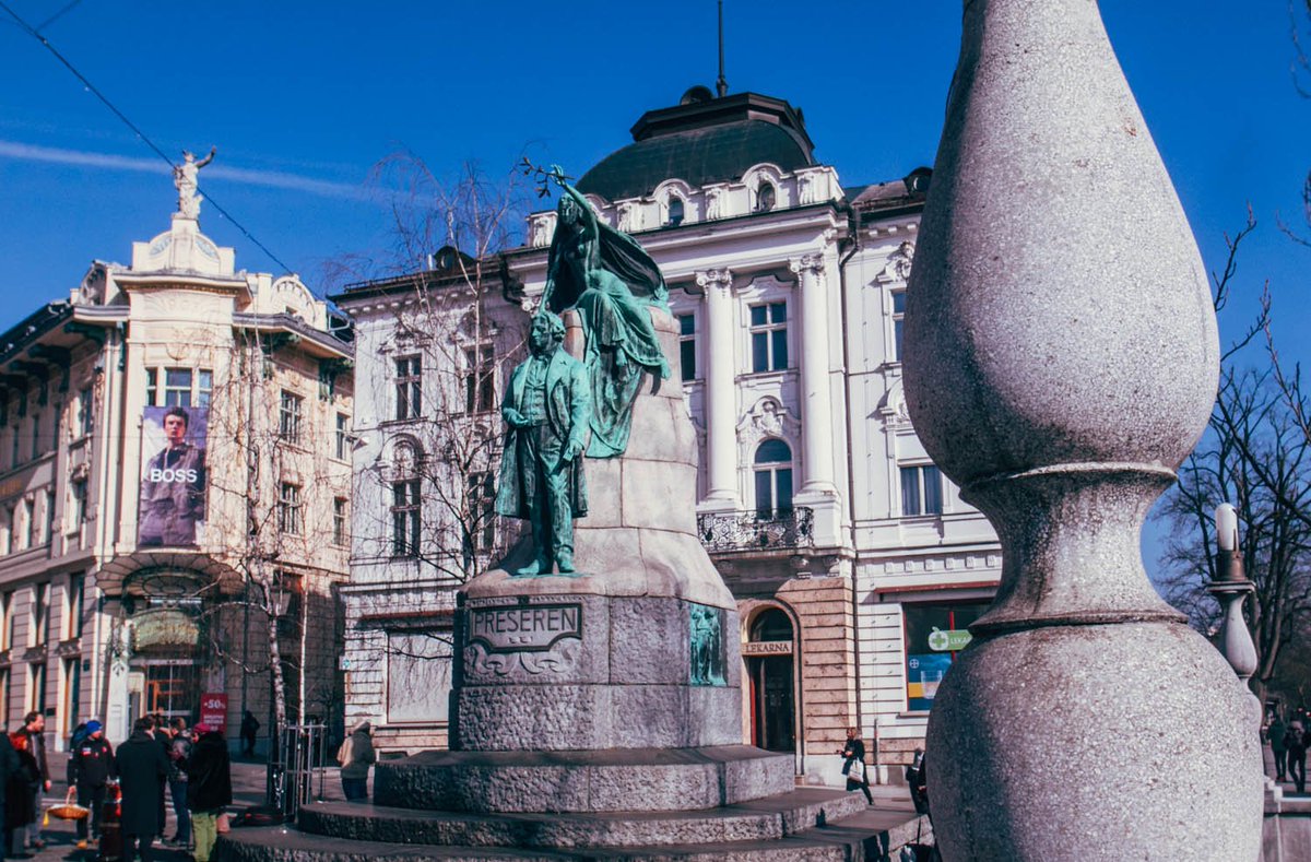 Fijne Prešeren-dag vandaag! Franc Prešeren (1800-1849) was schrijver/dichter.  Hij geldt als beste dichter uit de Sloveense geschiedenis. Sinds 1945 is zijn sterfdag (8 februari) een nationale culturele feestdag. Zijn beeld staat in Ljubljana op het Prešeren-plein.
 #weetjij