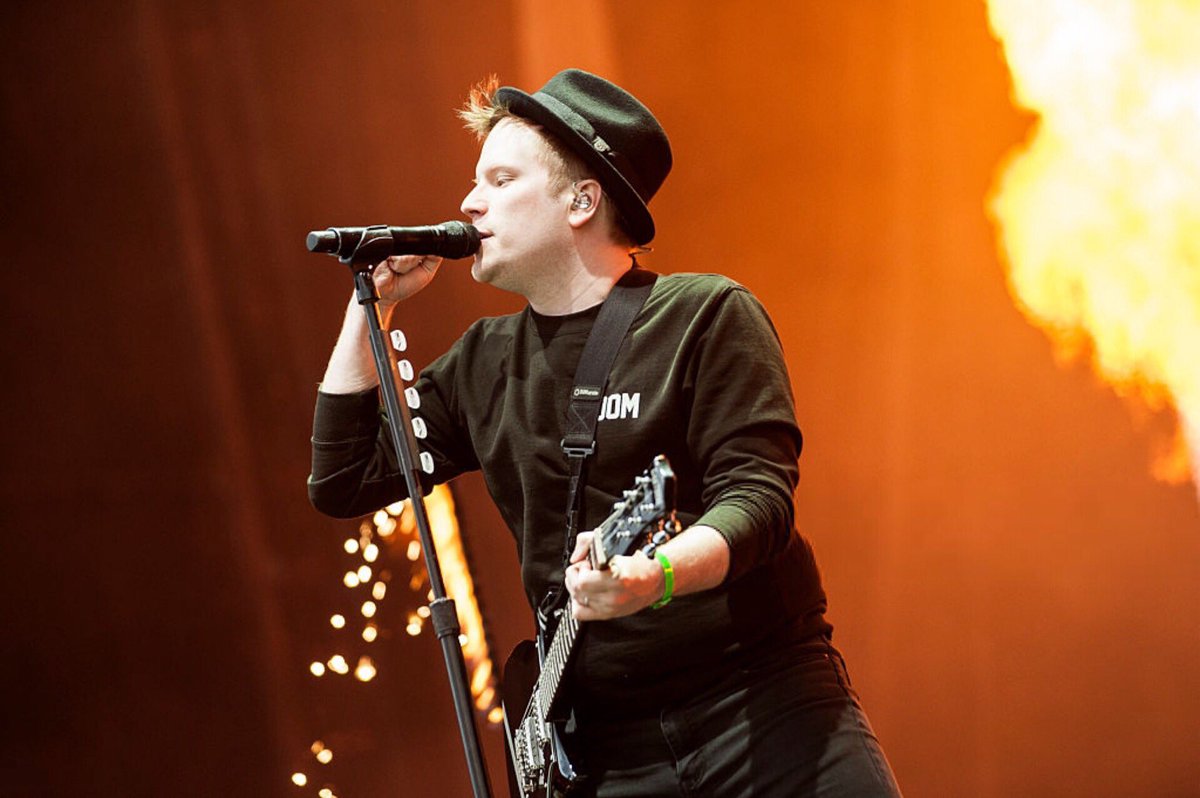 eris_joanna's tweet image. Bellahouston Park on August 27, 2016 in Glasgow, Scotland.
📸: Ross Gilmore #patrickstump #falloutboy #fob