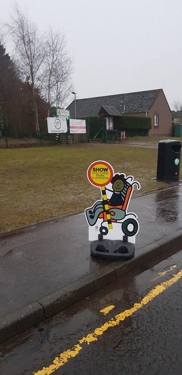KirriePC's tweet photo. Out with our Pop Up Bairns and @ForfarCentrePC at Northmuir PS, Kirriemuir this morning, promoting road safety in the area of the school. Please watch your speed, and park considerately. Thank you 🙂💦💦💦 https://t.co/6fQYPxk9Lg