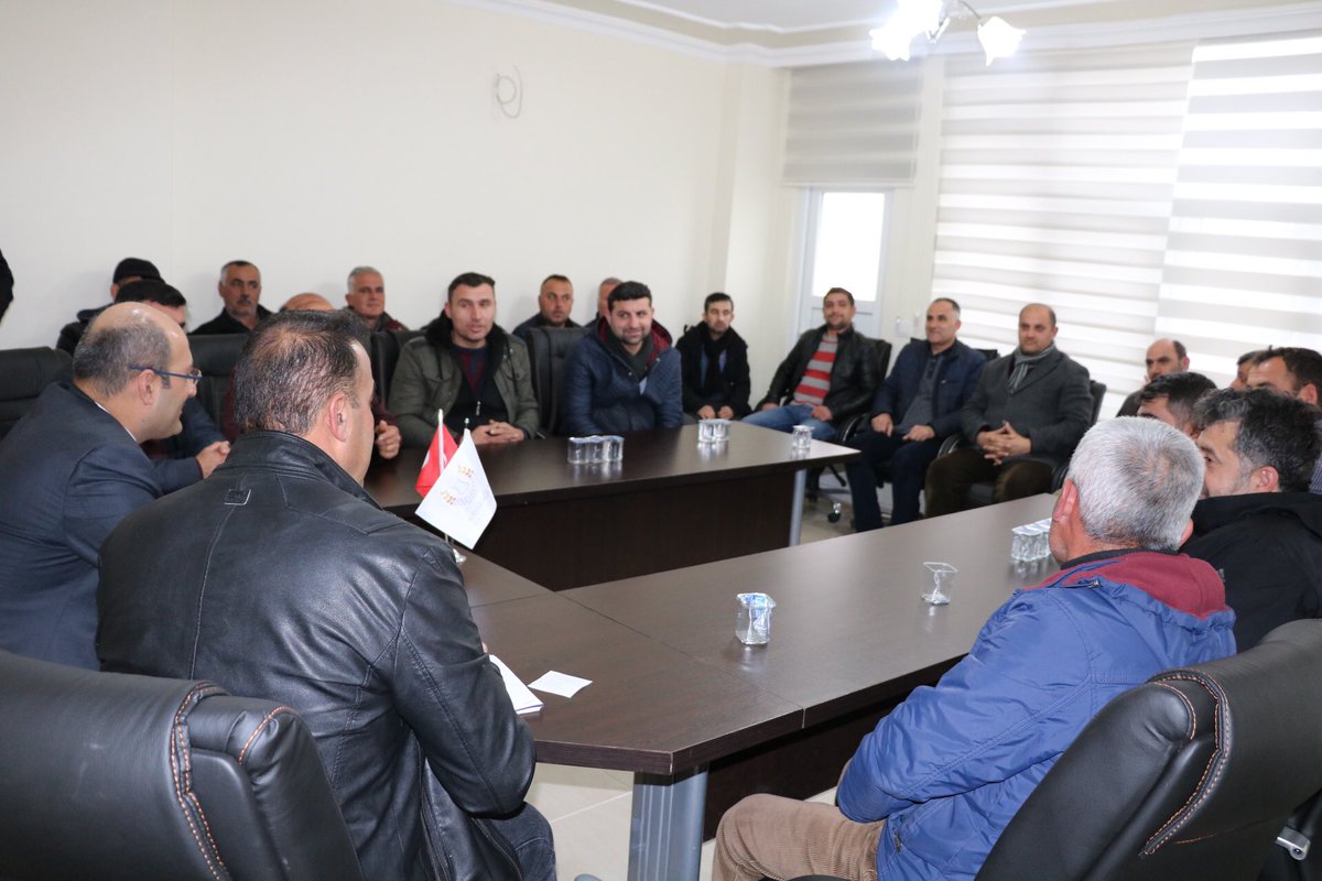 KayabaglarBld's tweet photo. Belediye Başkan V. Sayın İhsan Emre Aydın bir grup esnafımızla Belediyemiz Toplantı Salonu’nda bir araya geldi. Esnaflarımızın talep ve sorunlarını dinleyen Aydın, esnaflarımıza çalışmalar hakkında bilgilendirme bulundu. 

#HerŞeyKayabağlarİçin https://t.co/eKw70DHTXO
