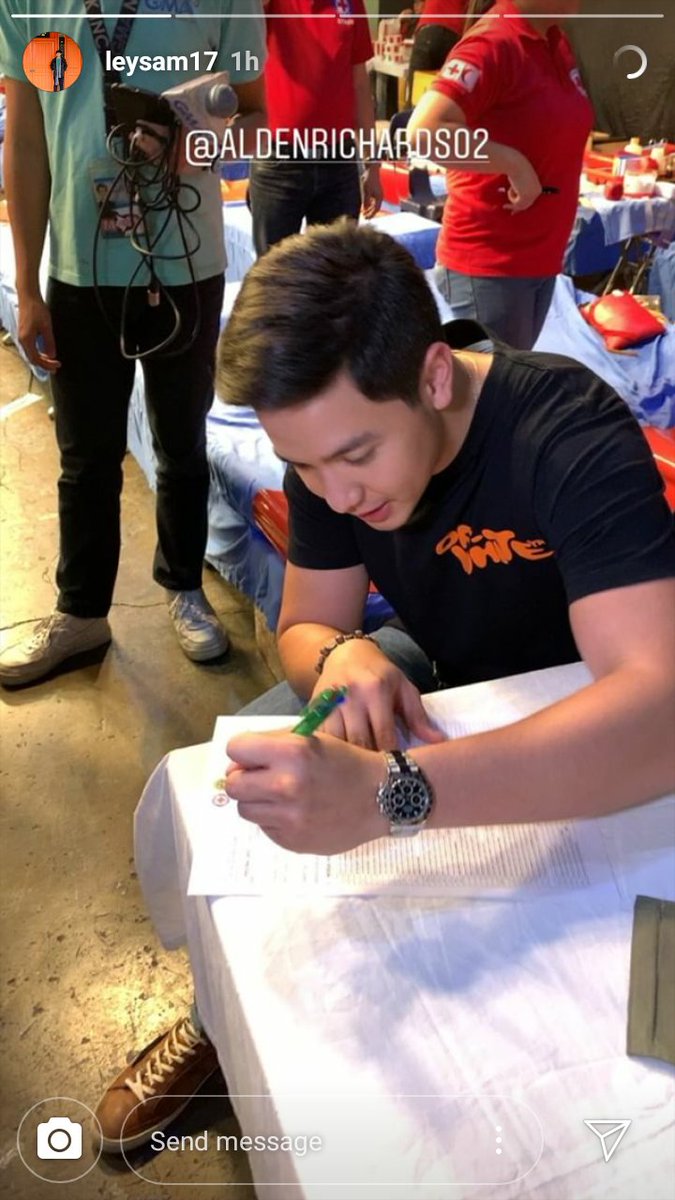 ALDENaticsQC_'s tweet photo. Donate Blood, Save lives... 
Alden joined #KapusoBloodletting2019 this afternoon ❤
#SayYaassToBae 
#ConchasDatewithALDEN 
#ALDENRichards 
source: KapusoPRgirl and Leysam IG https://t.co/pZGuoKu6jG