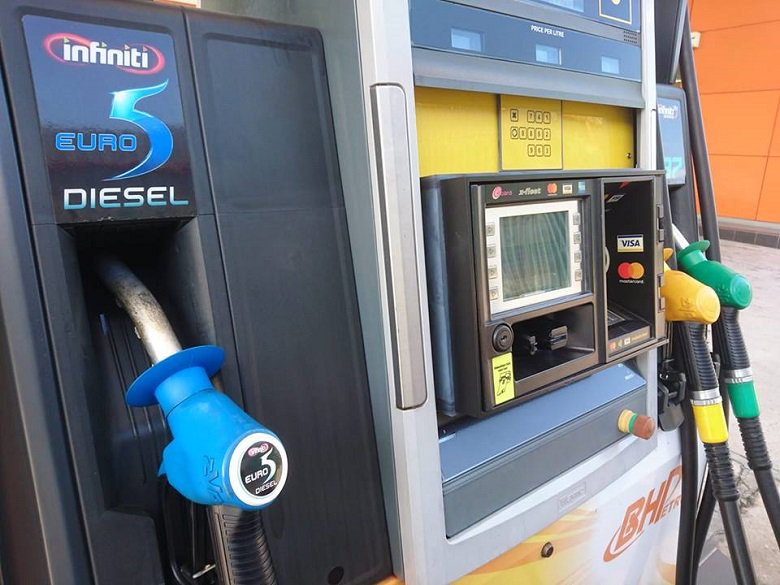 MotorTraderMY's tweet photo. Petrol prices up 4 sen but government caps diesel price at RM2.18 although there should be a 1 sen increase. https://t.co/j2fp3I5hcU https://t.co/EpRvY7dpPo