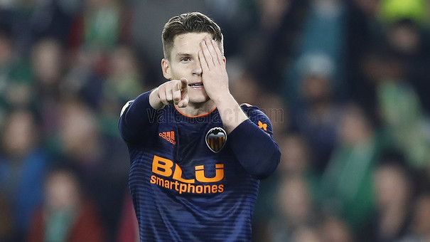 valenciacfArab's tweet photo. الخفاش @kevingameiro9: "نحن دائمًا نقاتل حتى النهاية وسنستمر على هذا الشكل" 💪

#أمونت_فالنسيا
#RealBetisVCF
#بيتيس_فالنسيا https://t.co/2gzvHKlL1o