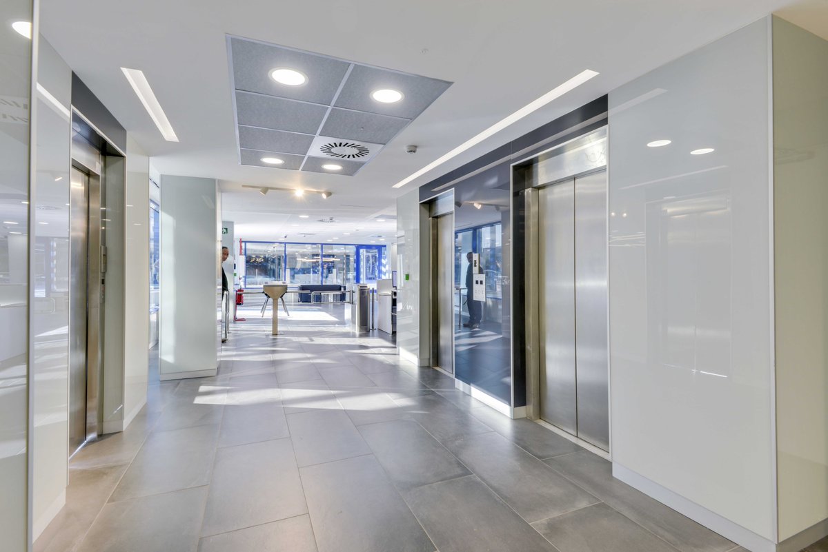 CBRE_es's tweet photo. .@IndraCompany unifica sus dos oficinas de Barcelona y se muda al parque empresarial #Inneo, propiedad de la multinacional @freogroup, concretamente a este maravilloso nuevo edificio. Desde CBRE hemos asesorado esta operación. https://t.co/ybX5r1IgyN https://t.co/w0p9W6YcZp