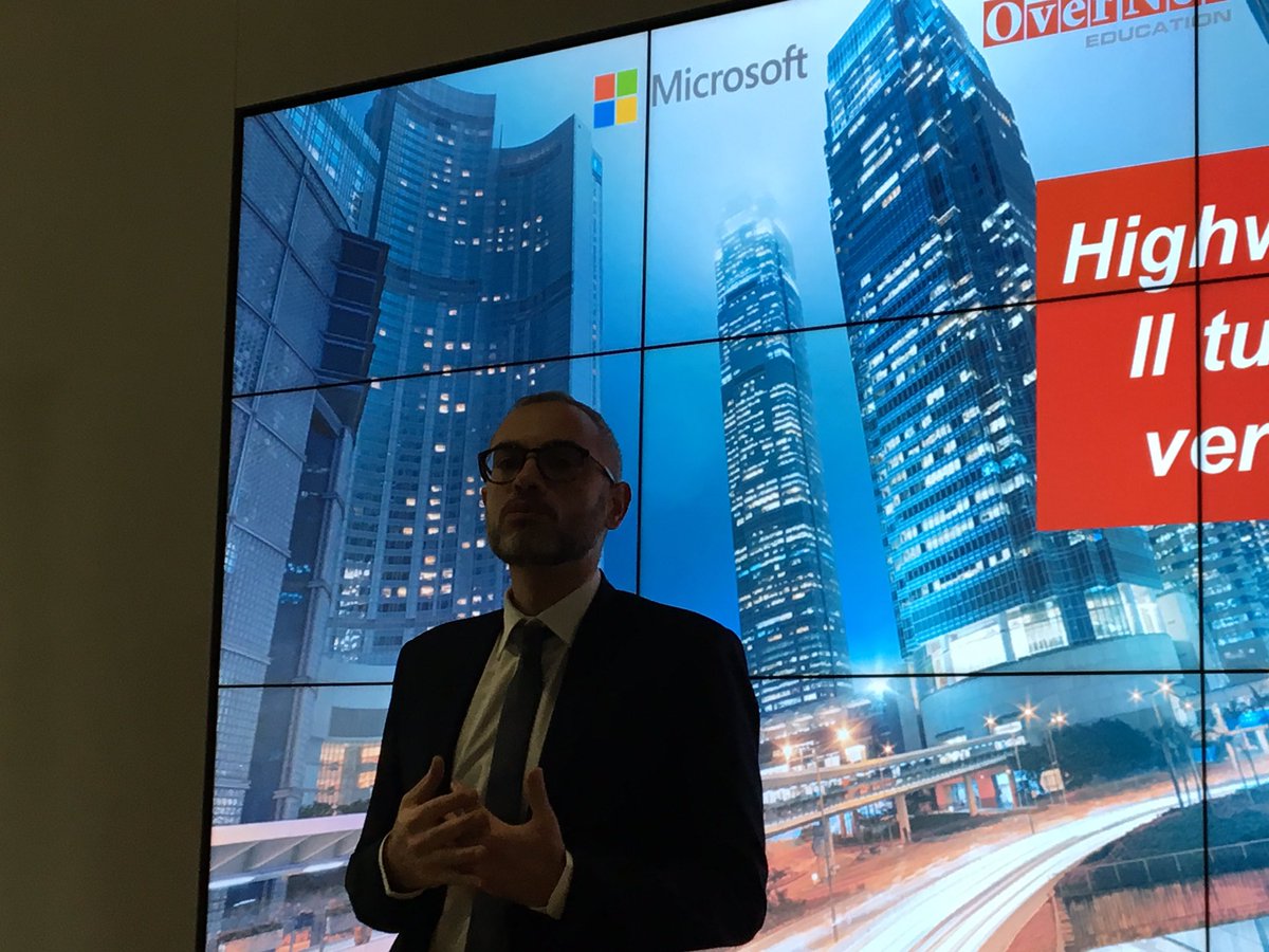 channelcity's tweet photo. #HighwaytoAzure @morenocallea Da #onpremise a #Cloud #Azure un percorso per reinventare le app come servizio. #cloud x essere più profittevoli cambiando modello di business e metodo x fare evolvere le applicazioni aderendo alle aspettative del cliente https://t.co/SlxhxvdsKr