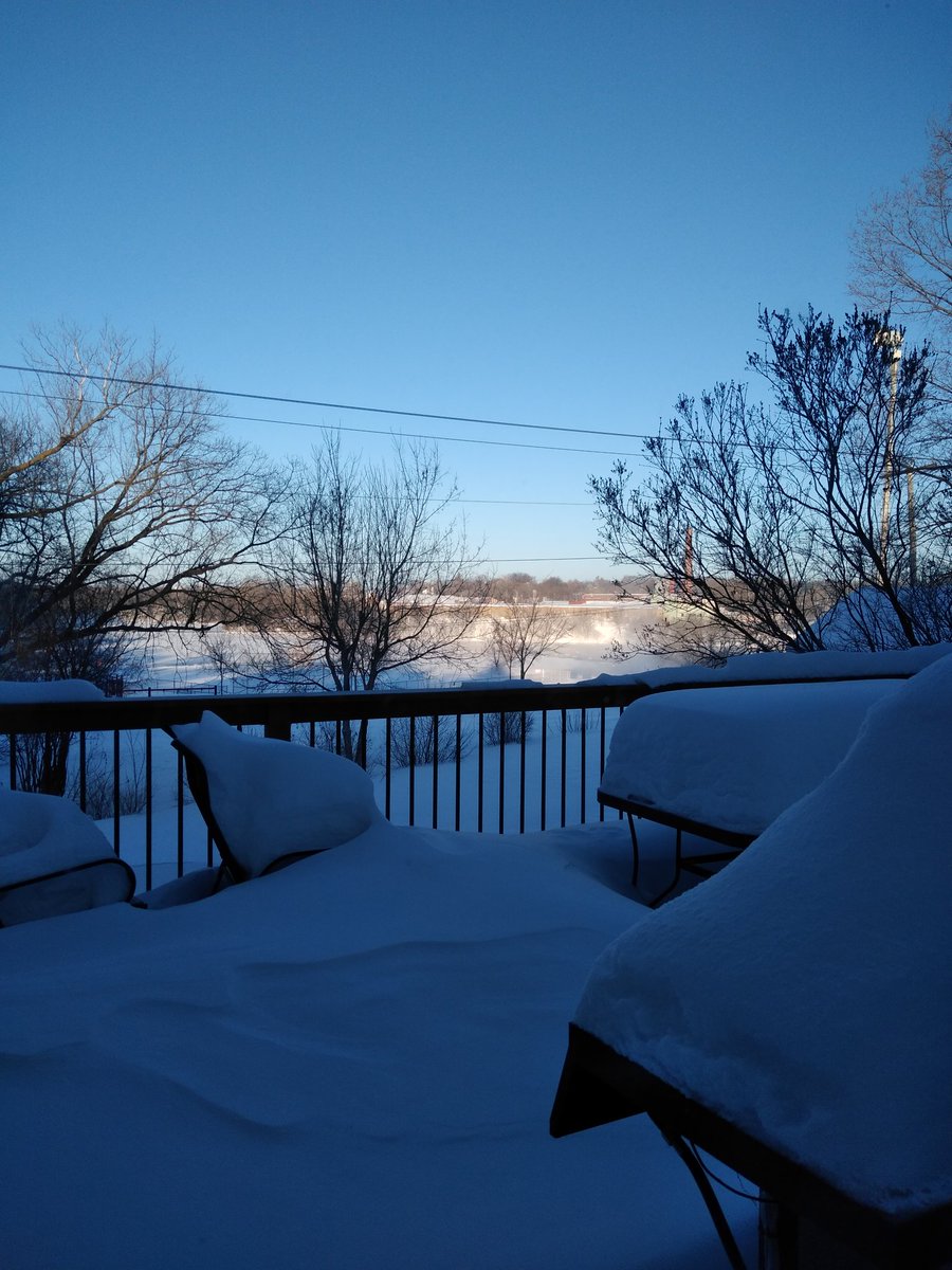 Don't let the sunshine fool you! It's -21 outside this morning... -42 with windchill! A great day to curl up with a good #book. What are you #reading? #Minnesota