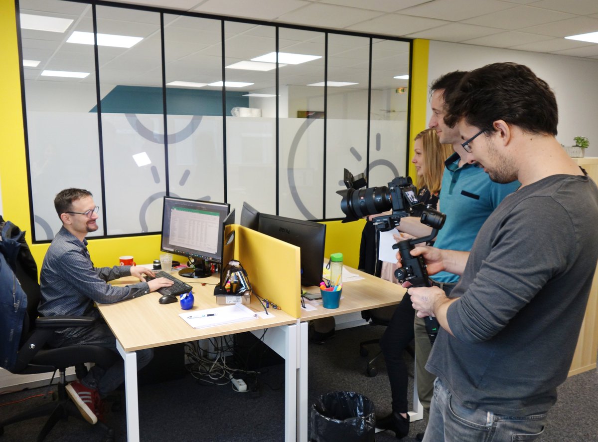 Optavis's tweet photo. Des prises de vues vidéos et photos ont eu lieu ce matin à Optavis ! Pourquoi ? Un nouveau projet va éclore, à découvrir très bientôt... #teasing https://t.co/Id0rMubXqs