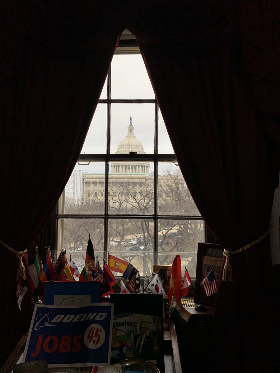 KeighleyWingard's tweet photo. @MedPro21 was honored to meet @RepJoeWilson and discuss how our continuum and magnet schools promote diversity and innovation in education in #SC #magmonth #STEAM #STEAMM #MSAPTC19 @MEDatBCE @RVAiMS @RCE_Dolphins @KMMWaves @TarheelEmily04 @jrushing11 @MagnetSchlsMSA https://t.co/iDr6hyPakO