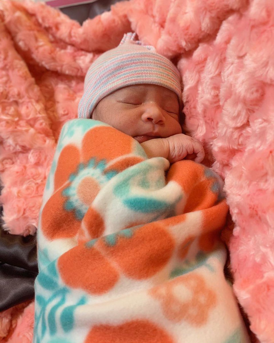 paredes_nicole1's tweet photo. Alexa I love you so much. I cannot wait to see what the world has in store for you. I love you little peanut. 😩💖 https://t.co/GEQAJ5DIpR