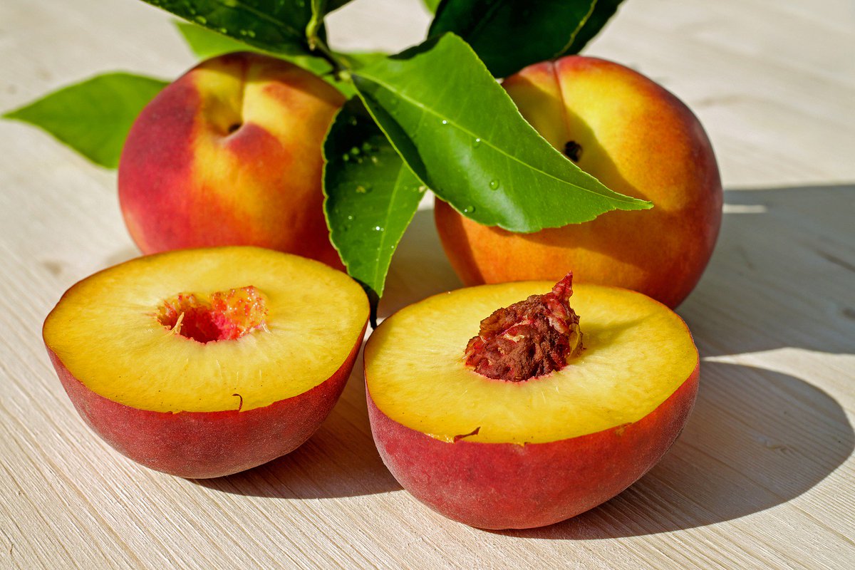 Peaches are a superb source of Vitamins A & C and are packed with healthy blood pressure supporting potassium. Get a healthy start to your day with a juicy peach for breakfast and be careful not to bite the pit!

#peach #peaches #fruitamin #eathealthyfood #eathealthybehappy