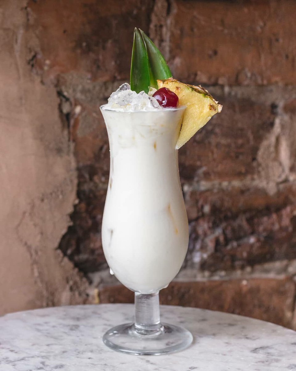 If you like Pina Coladas, and getting caught in the rain then a trip to see us today on Byers Road is just the thing for you tonight. 
.
.
#piñacolada
#Glasgow #glasgowlife #cocktails #drinks #fridaynightdrinks #glasgowrestaurant #pub #bar #byresroad #cocktailbar #drinkstagram