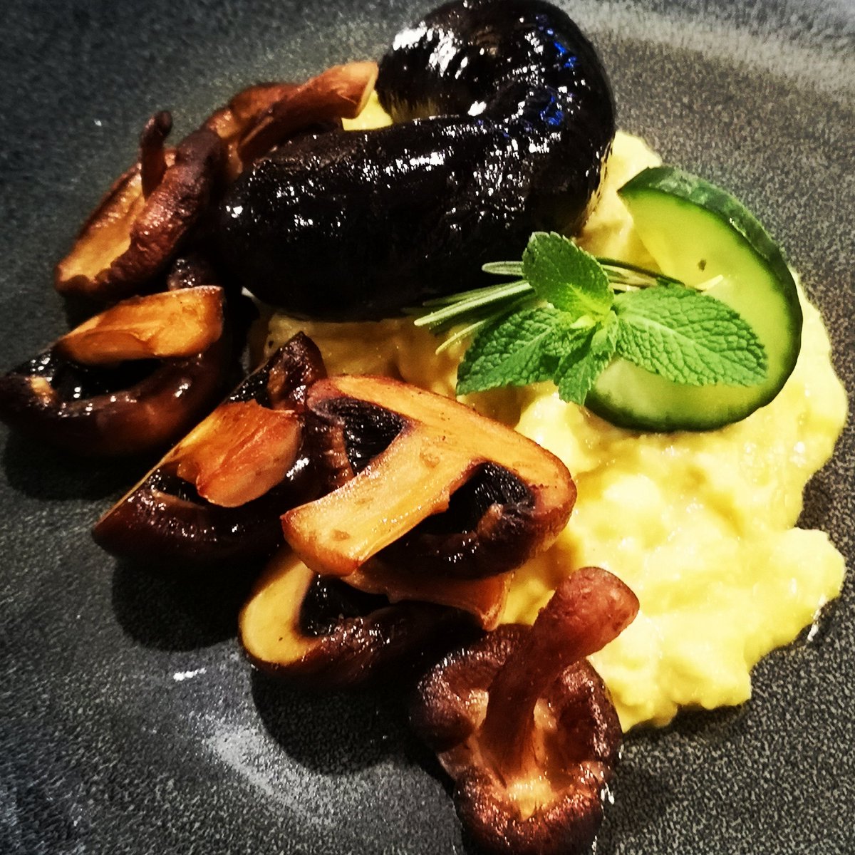 TheFirecatBnB's tweet photo. Firecat breakfast 🤩
   Book your winter summer break
💎https://t.co/FJ5vXtRqJk💎
#snowdonianationalpark #snowdonia #bedandbreakfast https://t.co/GEDwSbUQEW