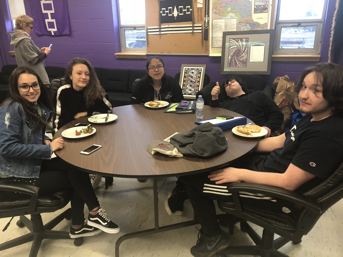 Ms_Hearns's tweet photo. @eastside_ravens ESL class joins the Mohawk class for a breakfast. Sharing language, culture, and food! @HPEschools https://t.co/vjKlkAZDN1