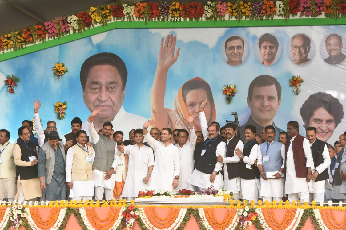 OfficeOfKNath's tweet photo. आज अखिल भारतीय कांग्रेस पार्टी के अध्यक्ष श्री @RahulGandhi  जी के साथ "किसान आभार सम्मेलन" में..।
#VachanKiPakkiCongress https://t.co/usWjkBgaX6