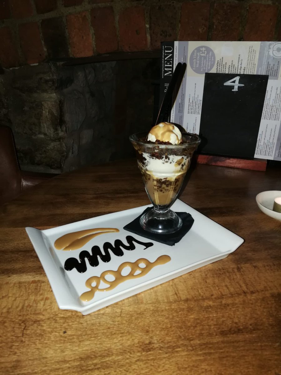 Sticky toffee Sunday definitely has that Friday feeling #FridayMotivation #kingsheadandbell #icecream