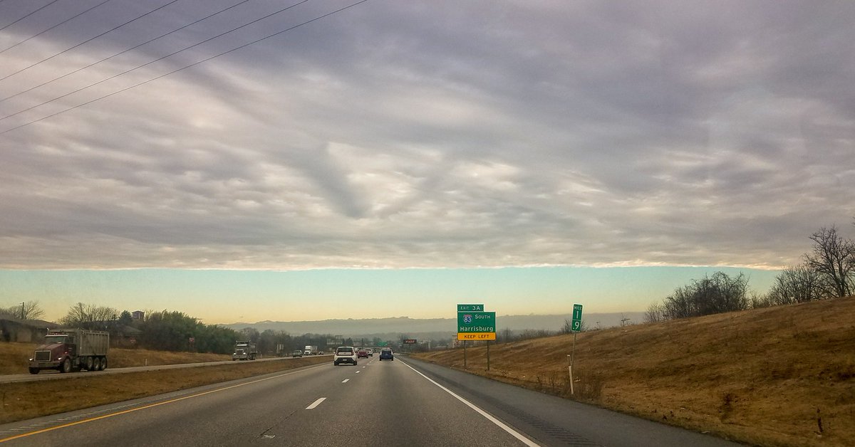 stranded_kelly's tweet photo. Is this real life?
#clouds #harrisburg #livingthedream https://t.co/VwFebAPdwt