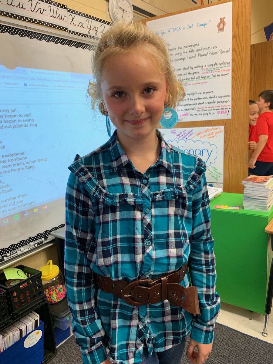 carlarcrump's tweet photo. Amelia Earhart, Dolly Parton, Sacajawea and Elvis Presley are in the building! #biographyprojects #thirdgraderocks #bestyearever @powes @phylton18 https://t.co/JALE897jz5